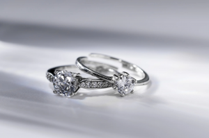 Engagement Rings Vs. Promise Rings The Difference To Know